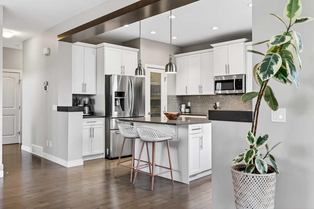 9 Legacy Lane Se, Calgary, AB - Indoor Photo Showing Kitchen With Stainless Steel Kitchen With Upgraded Kitchen