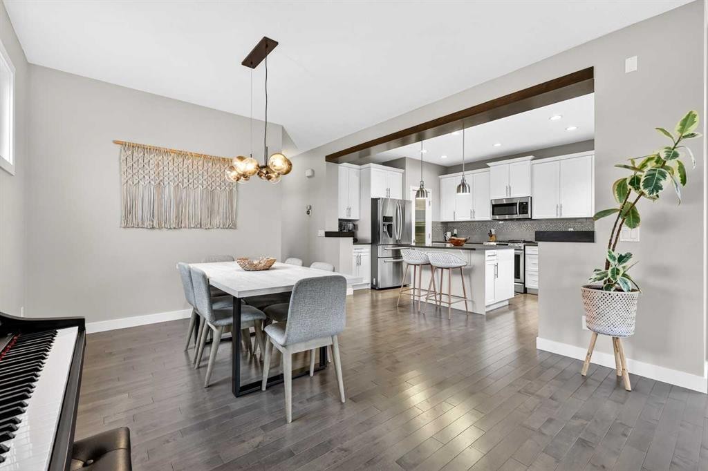 9 Legacy Lane Se, Calgary, AB - Indoor Photo Showing Other Room