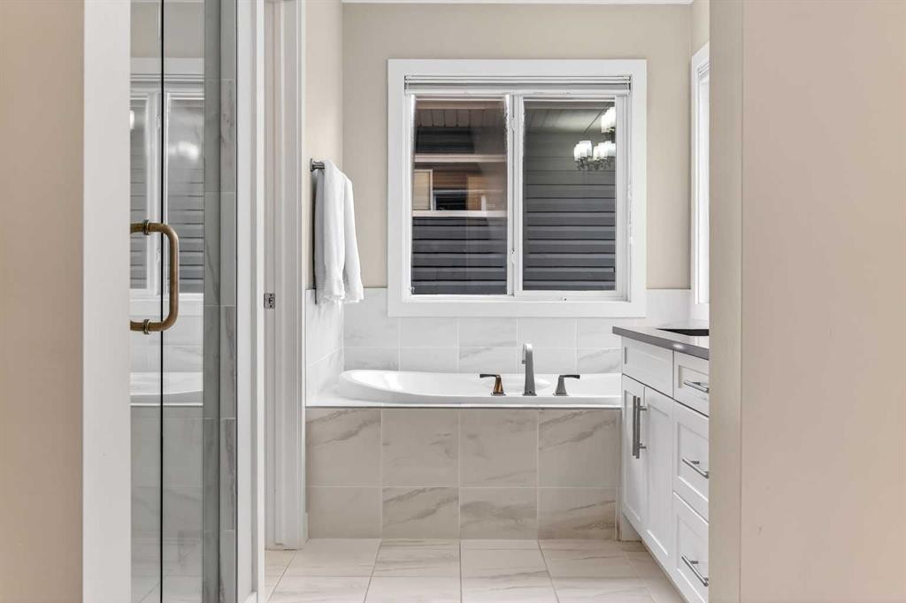 9 Legacy Lane Se, Calgary, AB - Indoor Photo Showing Bathroom