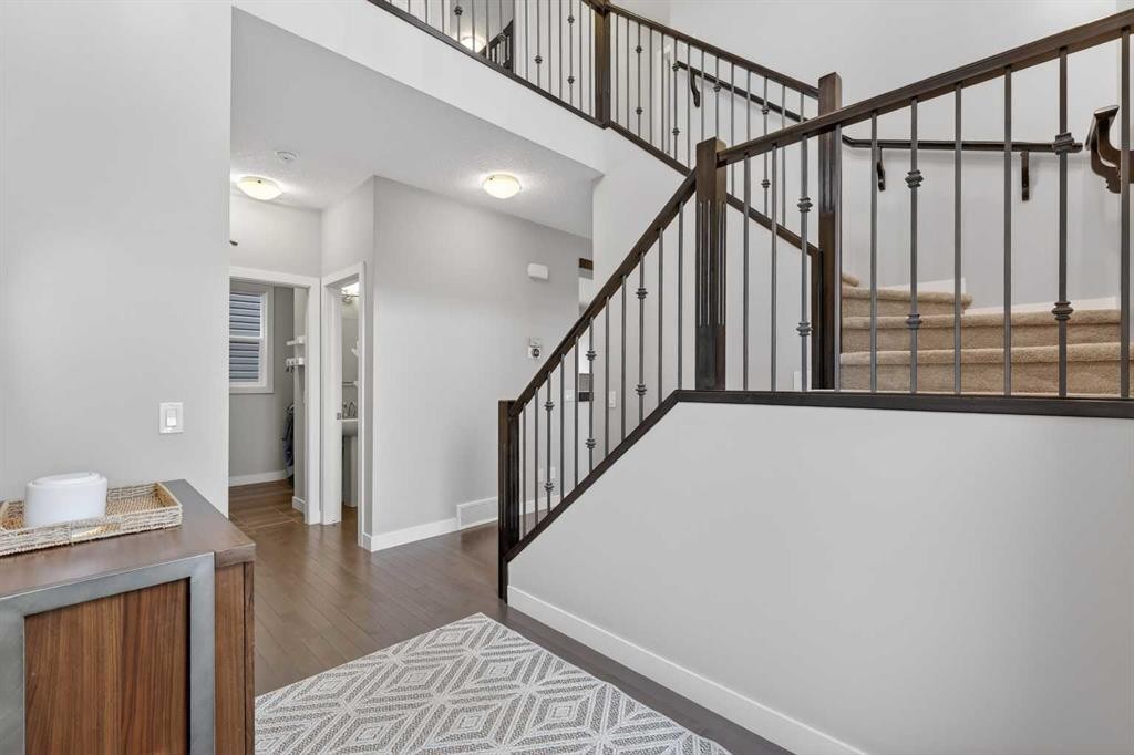 9 Legacy Lane Se, Calgary, AB - Indoor Photo Showing Other Room