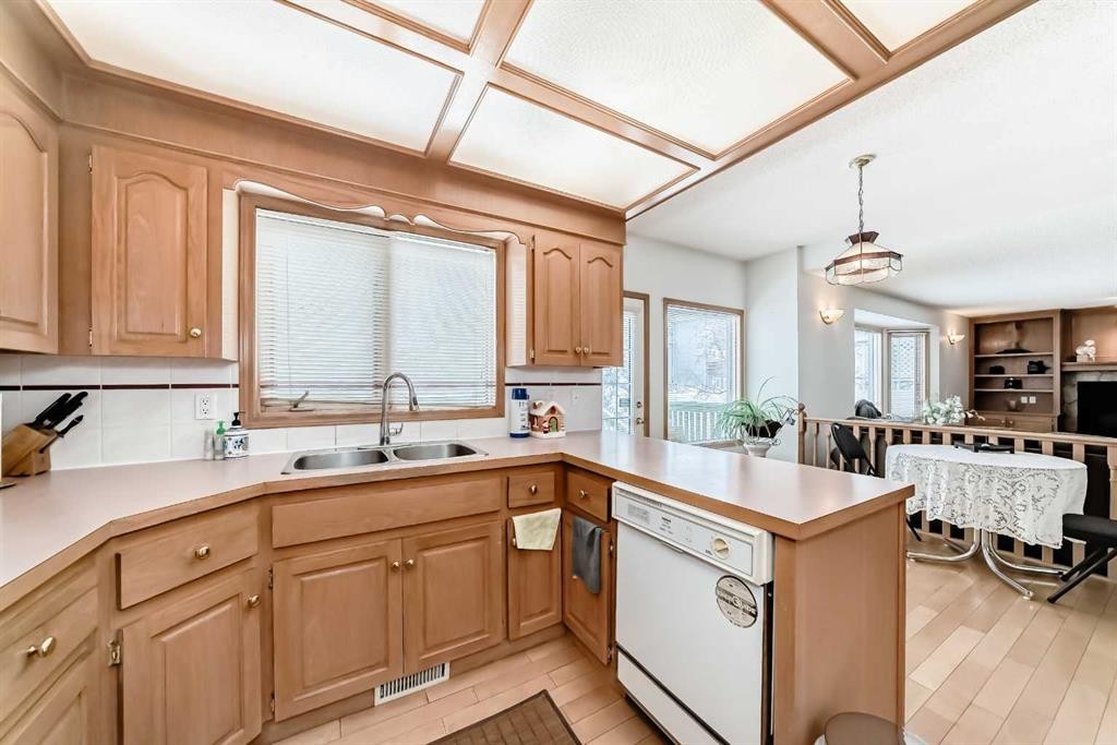 223 Hawkstone Close Nw, Calgary, AB - Indoor Photo Showing Kitchen With Double Sink