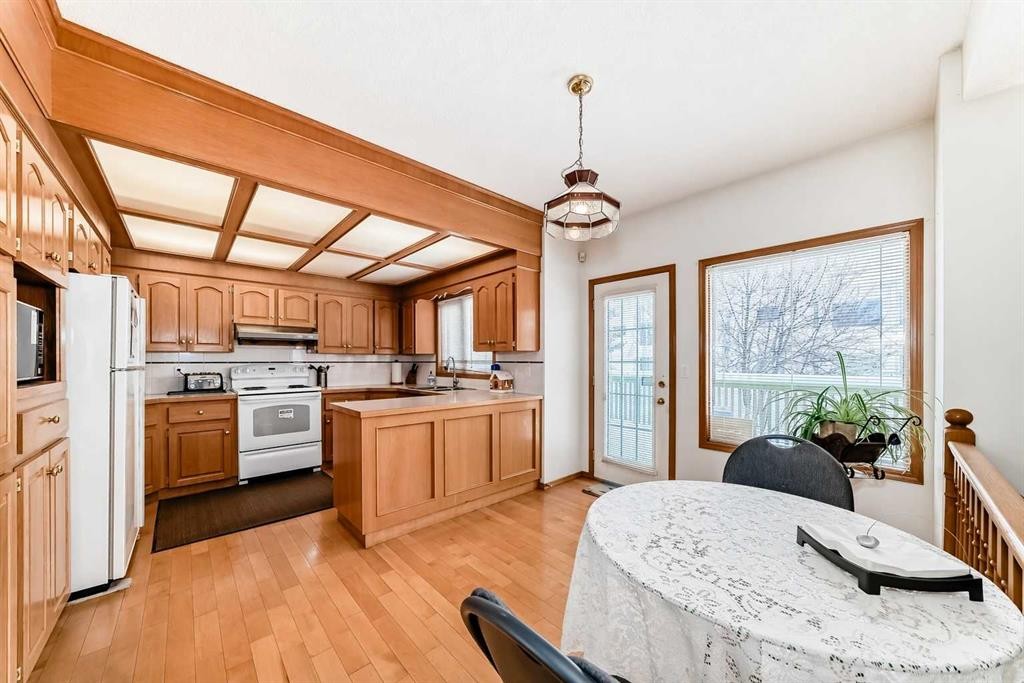 223 Hawkstone Close Nw, Calgary, AB - Indoor Photo Showing Other Room