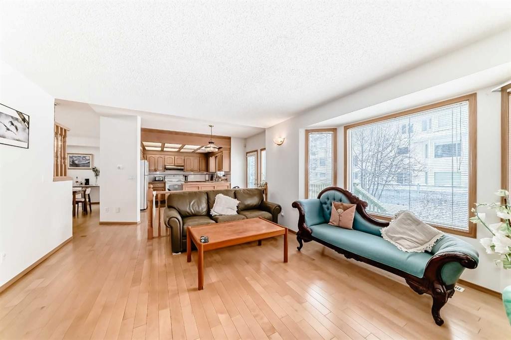 223 Hawkstone Close Nw, Calgary, AB - Indoor Photo Showing Living Room