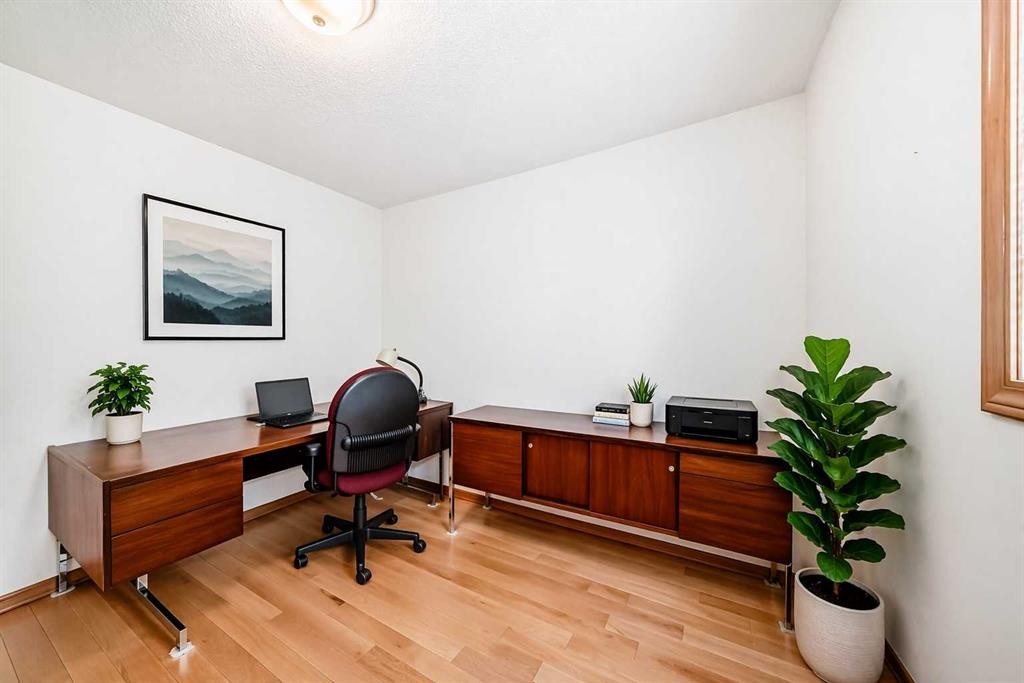 223 Hawkstone Close Nw, Calgary, AB - Indoor Photo Showing Other Room