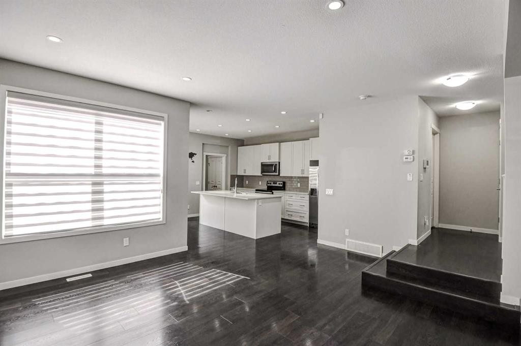 195 Masters Avenue Se, Calgary, AB - Indoor Photo Showing Kitchen