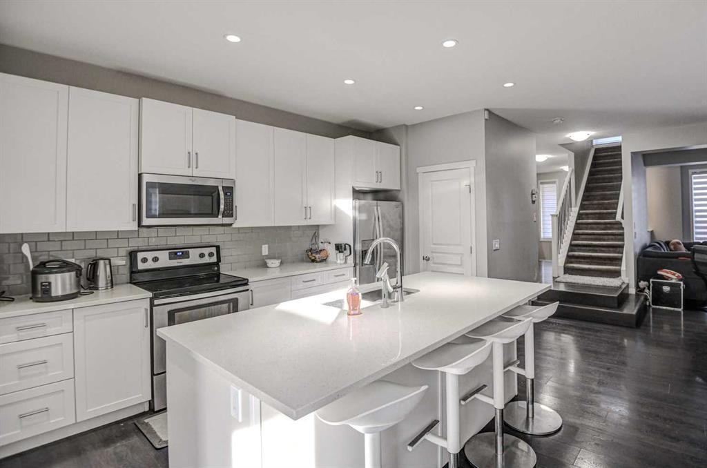 195 Masters Avenue Se, Calgary, AB - Indoor Photo Showing Kitchen With Stainless Steel Kitchen With Upgraded Kitchen