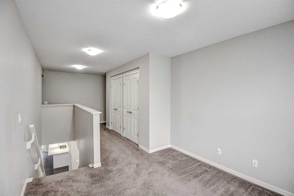 195 Masters Avenue Se, Calgary, AB - Indoor Photo Showing Other Room