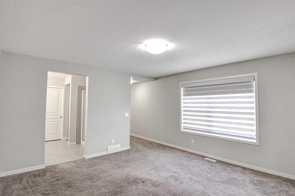 195 Masters Avenue Se, Calgary, AB - Indoor Photo Showing Other Room