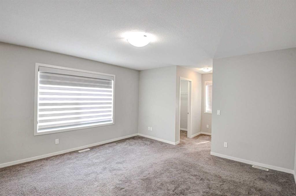 195 Masters Avenue Se, Calgary, AB - Indoor Photo Showing Other Room