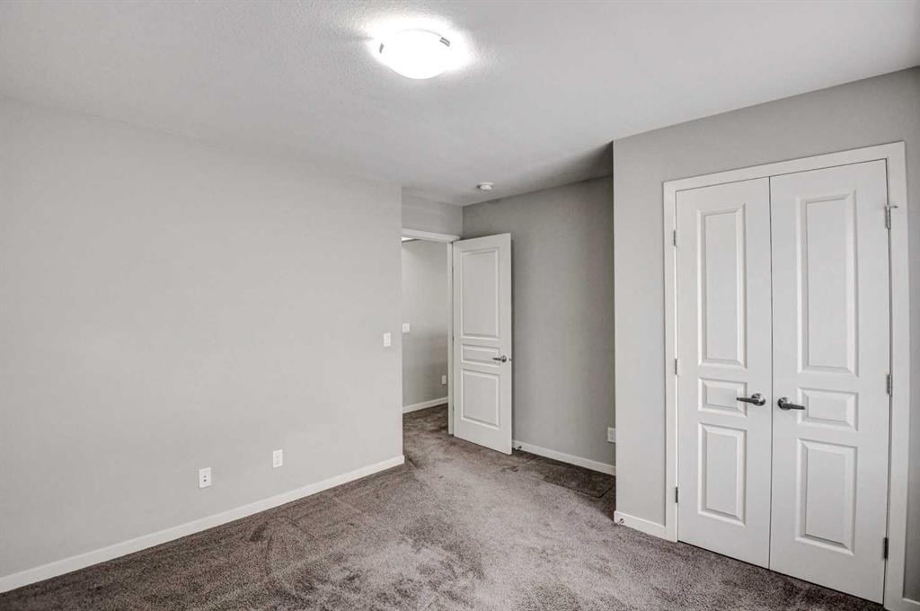 195 Masters Avenue Se, Calgary, AB - Indoor Photo Showing Other Room