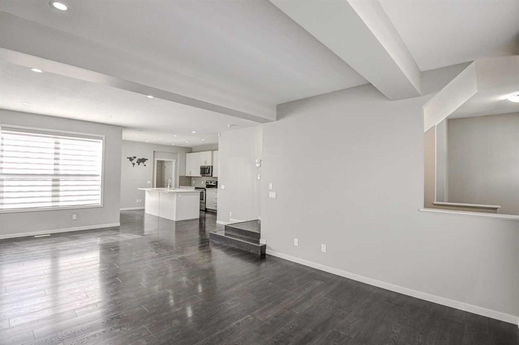 195 Masters Avenue Se, Calgary, AB - Indoor Photo Showing Other Room