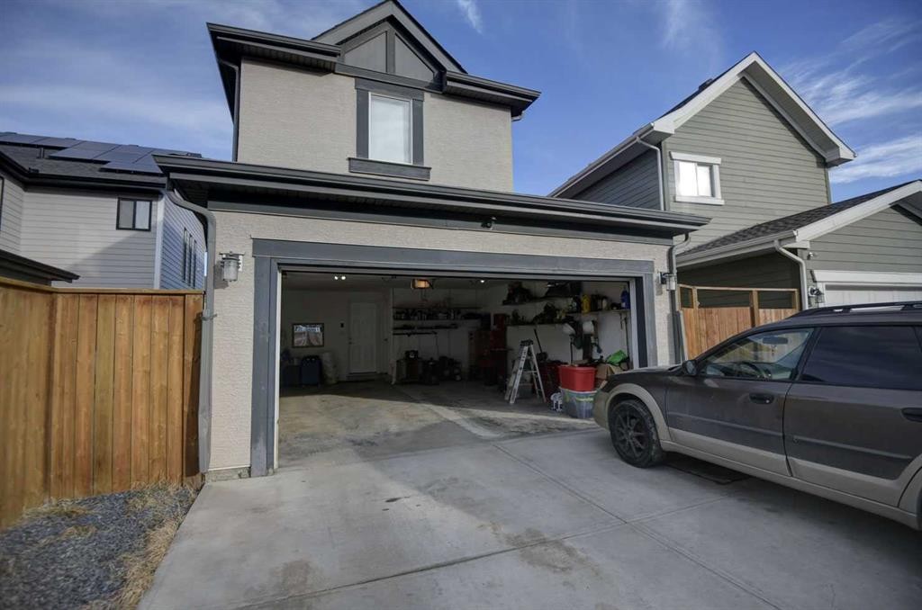 195 Masters Avenue Se, Calgary, AB - Outdoor