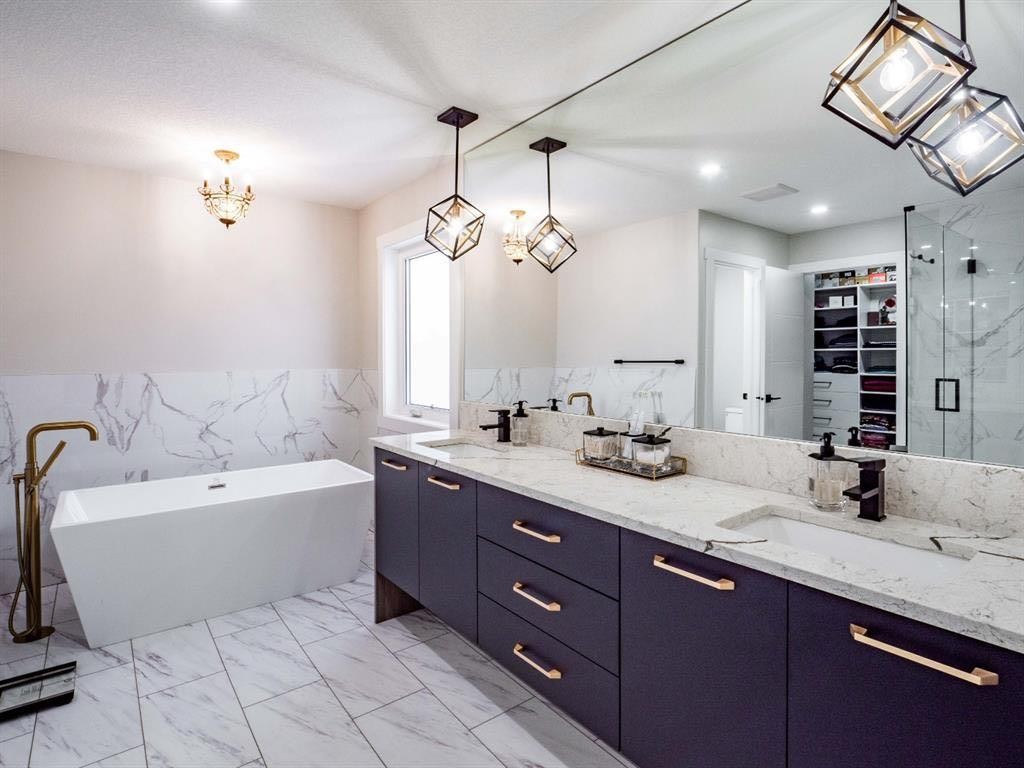 132 Belvedere Drive Se, Calgary, AB - Indoor Photo Showing Bathroom