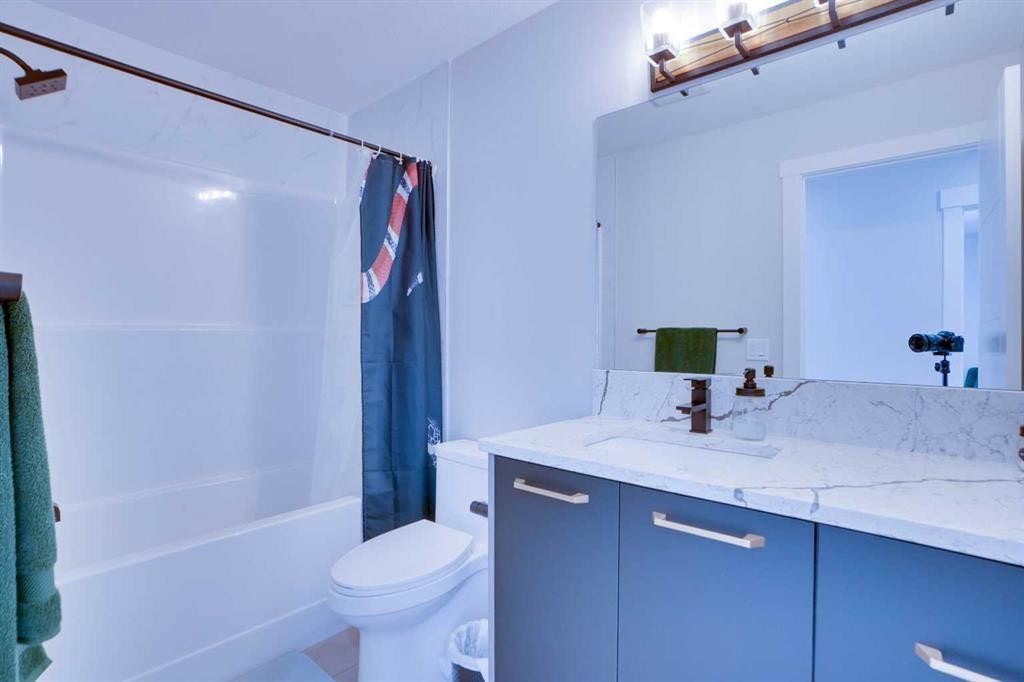 132 Belvedere Drive Se, Calgary, AB - Indoor Photo Showing Bathroom