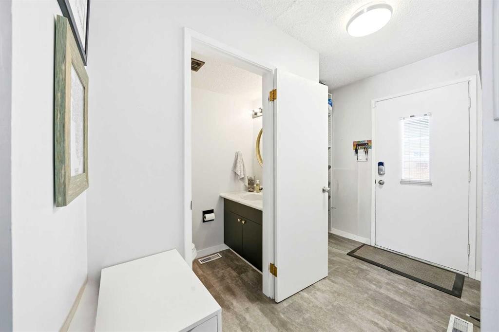 773 Kingsmere Crescent Sw, Calgary, AB - Indoor Photo Showing Other Room