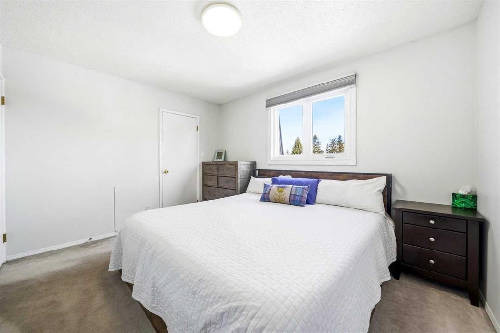 773 Kingsmere Crescent Sw, Calgary, AB - Indoor Photo Showing Bedroom