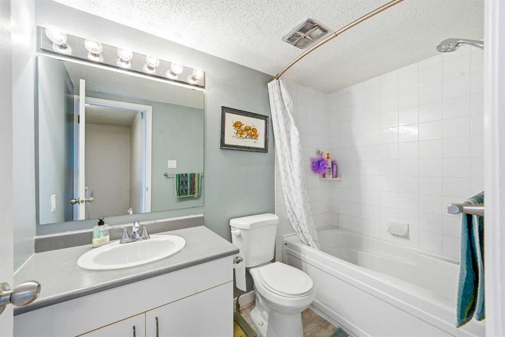 773 Kingsmere Crescent Sw, Calgary, AB - Indoor Photo Showing Bathroom