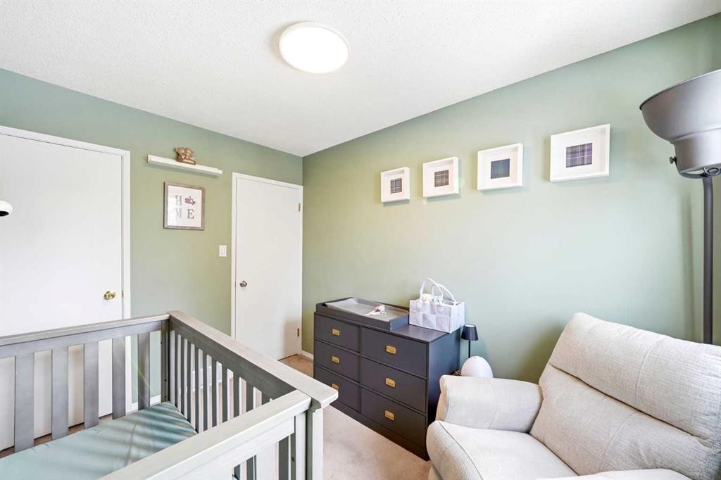 773 Kingsmere Crescent Sw, Calgary, AB - Indoor Photo Showing Bedroom