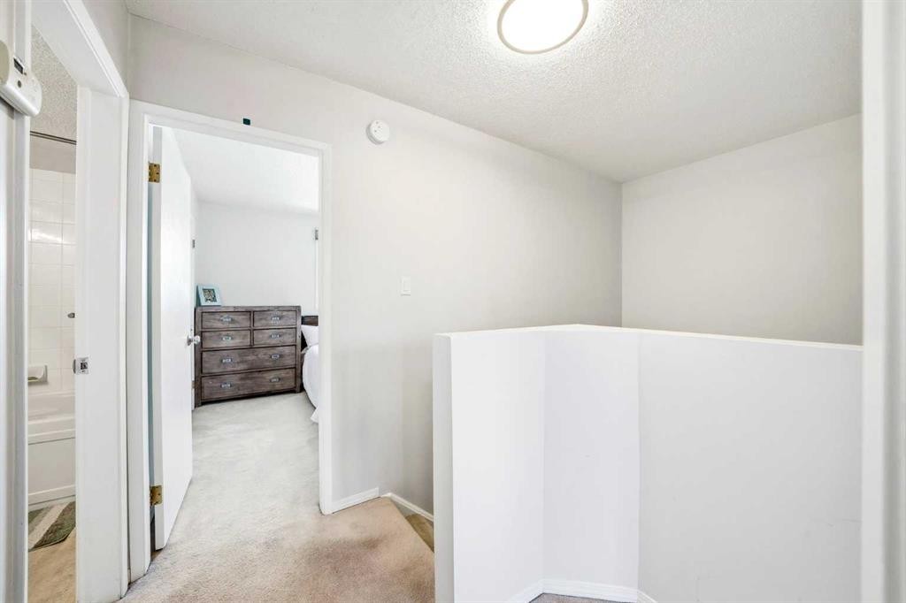 773 Kingsmere Crescent Sw, Calgary, AB - Indoor Photo Showing Other Room