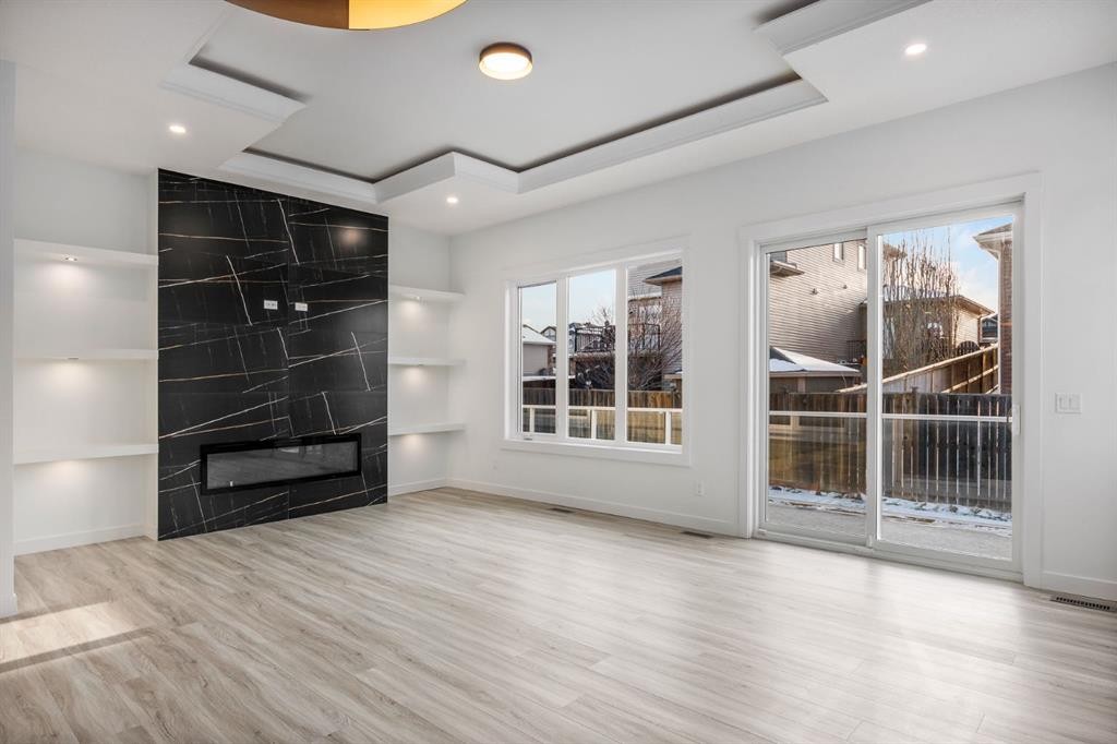 52 Lakes Estates Circle, Strathmore, AB - Indoor Photo Showing Living Room