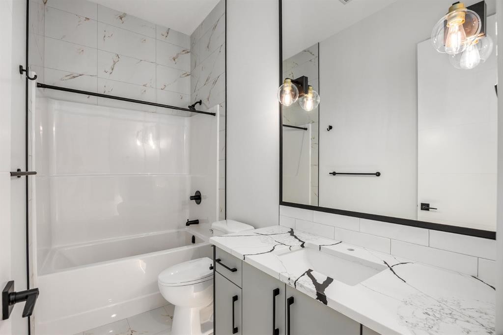 52 Lakes Estates Circle, Strathmore, AB - Indoor Photo Showing Bathroom