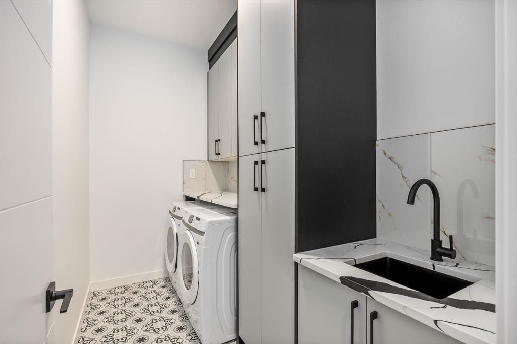 52 Lakes Estates Circle, Strathmore, AB - Indoor Photo Showing Laundry Room