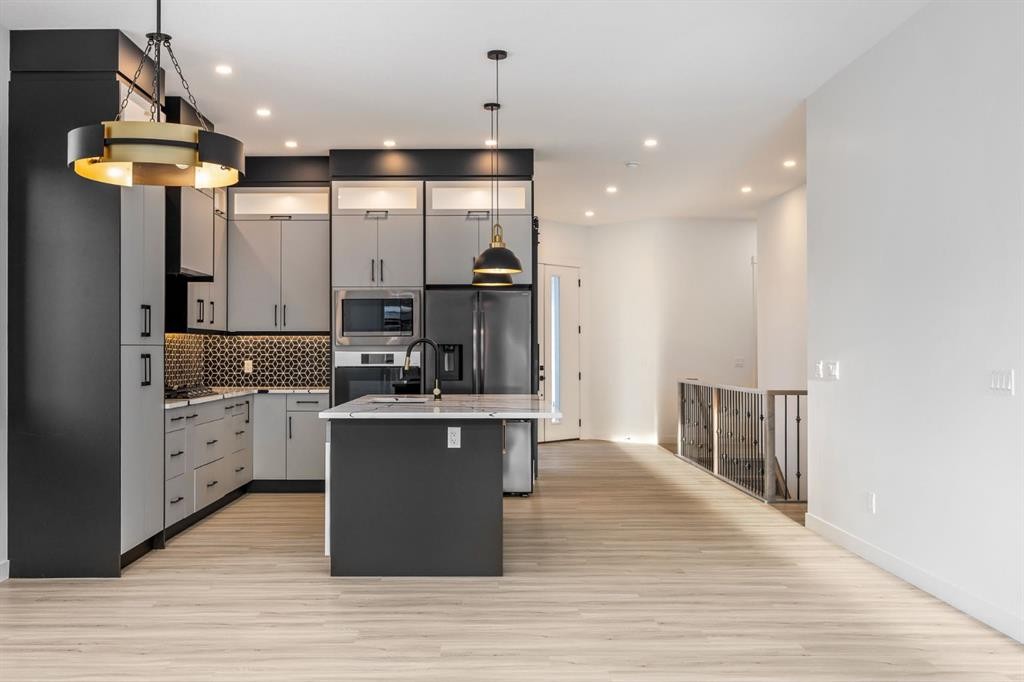 52 Lakes Estates Circle, Strathmore, AB - Indoor Photo Showing Kitchen With Upgraded Kitchen