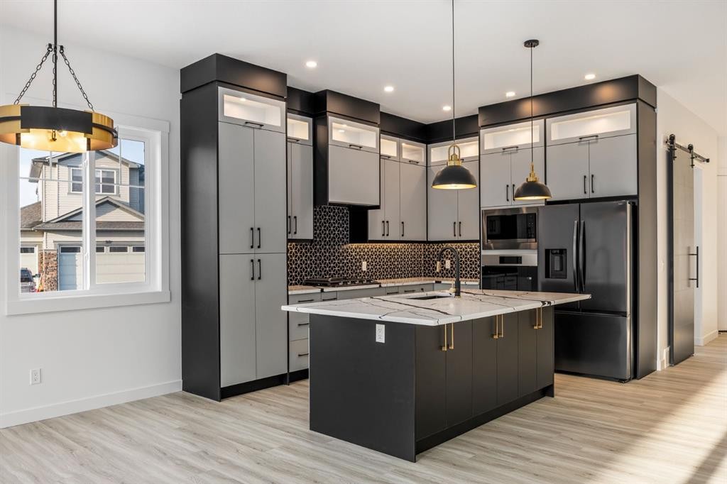 52 Lakes Estates Circle, Strathmore, AB - Indoor Photo Showing Kitchen With Upgraded Kitchen