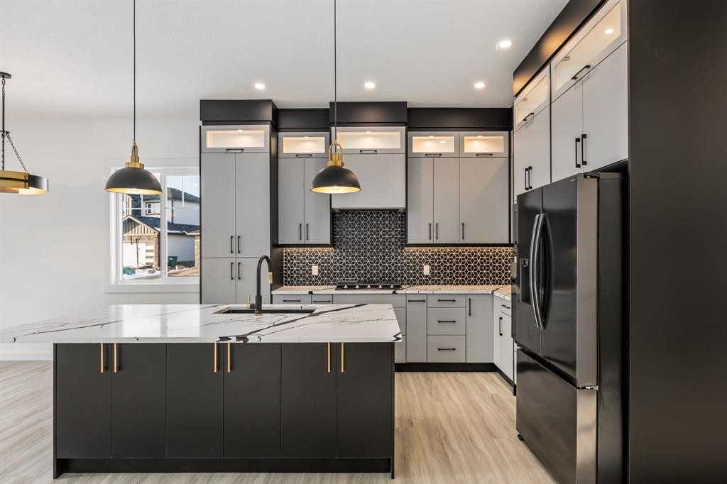 52 Lakes Estates Circle, Strathmore, AB - Indoor Photo Showing Kitchen With Upgraded Kitchen