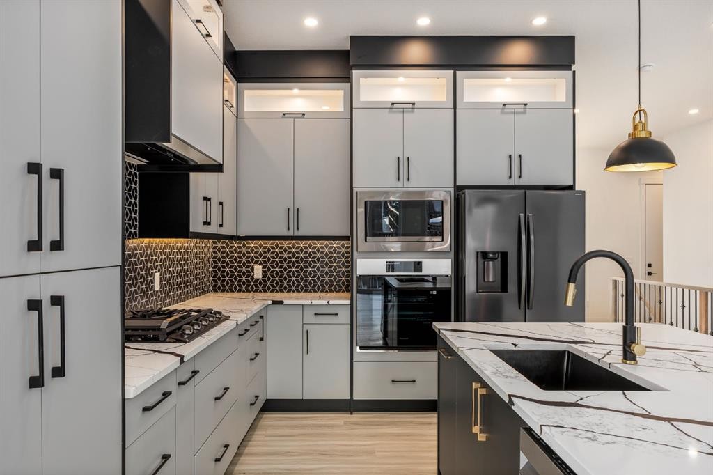 52 Lakes Estates Circle, Strathmore, AB - Indoor Photo Showing Kitchen With Upgraded Kitchen