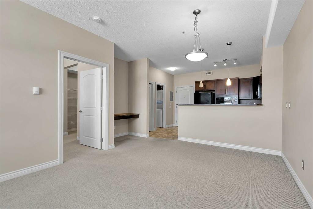 318-26 Val Gardena View Sw, Calgary, AB - Indoor