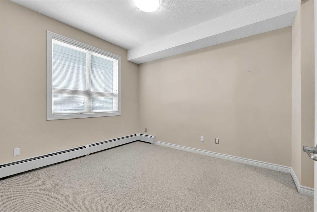 318-26 Val Gardena View Sw, Calgary, AB - Indoor Photo Showing Other Room