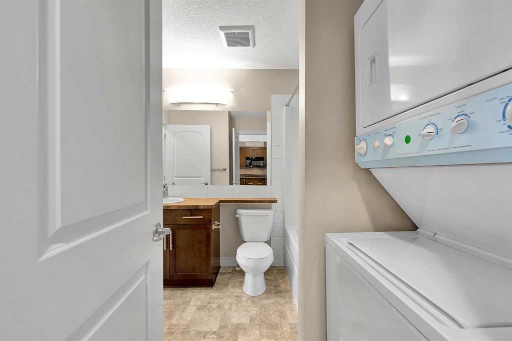 318-26 Val Gardena View Sw, Calgary, AB - Indoor Photo Showing Laundry Room