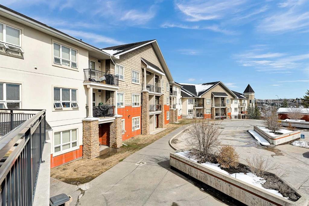 318-26 Val Gardena View Sw, Calgary, AB - Outdoor