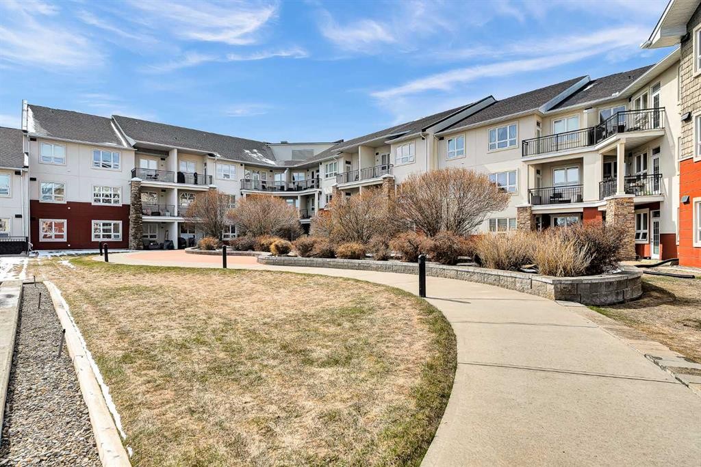 318-26 Val Gardena View Sw, Calgary, AB - Outdoor