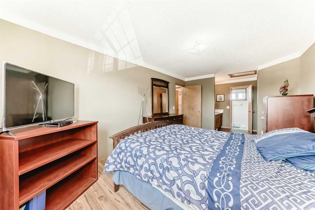 69 Applemont Place Se, Calgary, AB - Indoor Photo Showing Bedroom