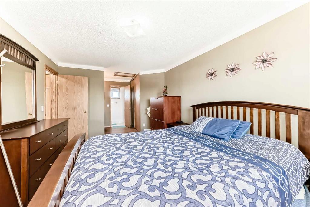 69 Applemont Place Se, Calgary, AB - Indoor Photo Showing Bedroom