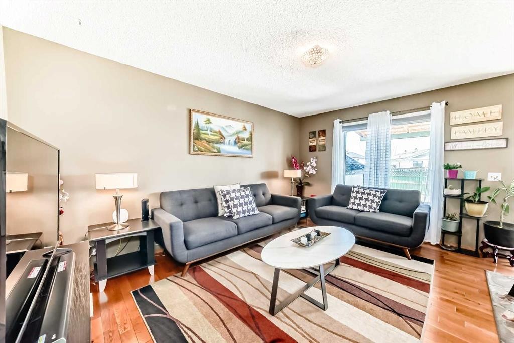 69 Applemont Place Se, Calgary, AB - Indoor Photo Showing Living Room