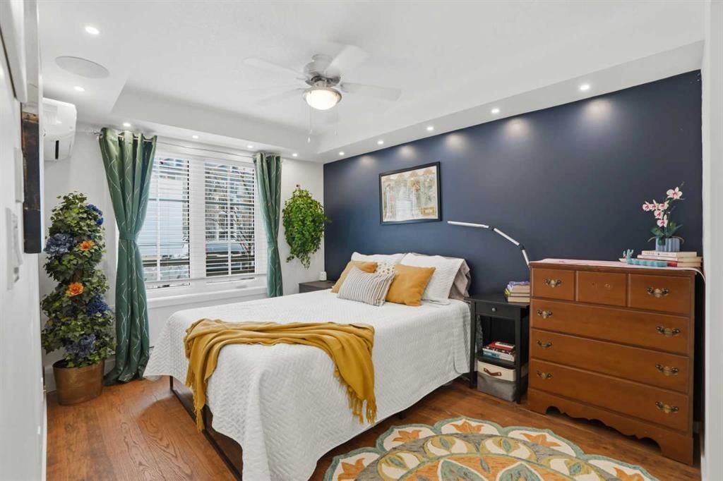 1117-99 Copperstone Park Se, Calgary, AB - Indoor Photo Showing Bedroom