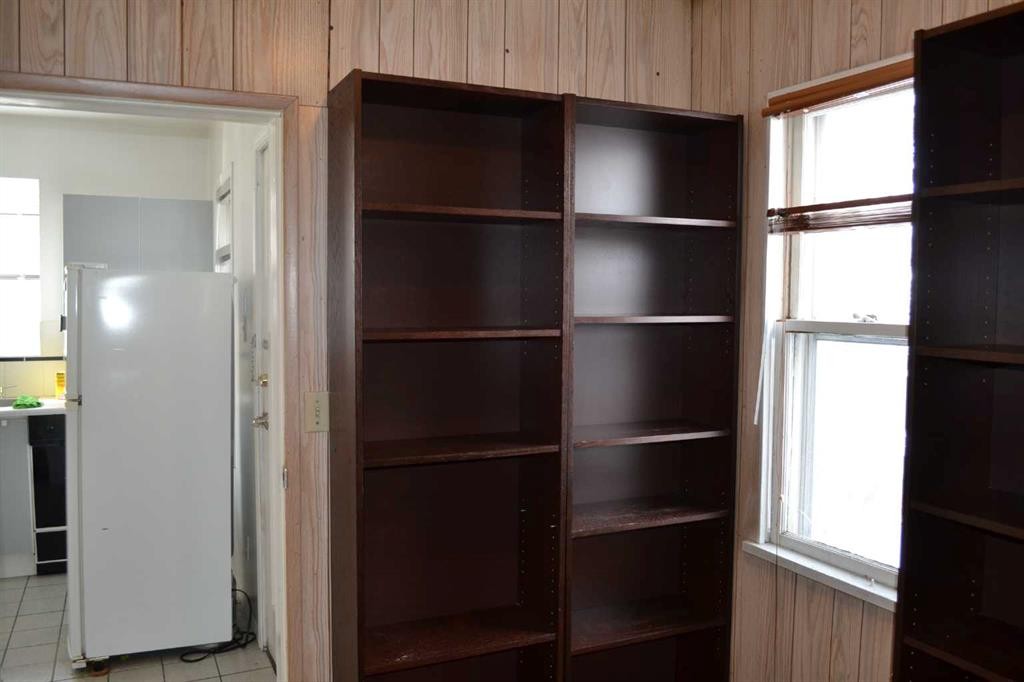 915 1 Street Nw, Calgary, AB - Indoor Photo Showing Other Room