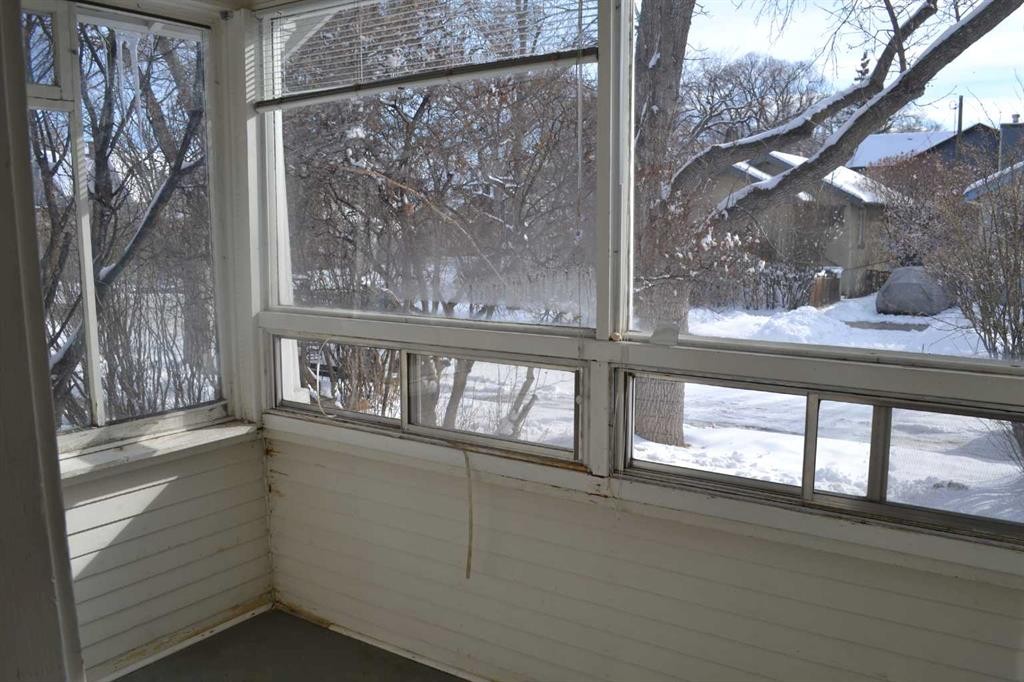 915 1 Street Nw, Calgary, AB - Indoor Photo Showing Other Room