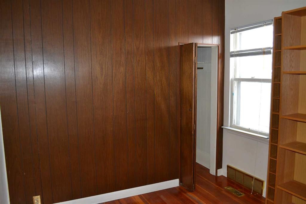 915 1 Street Nw, Calgary, AB - Indoor Photo Showing Other Room