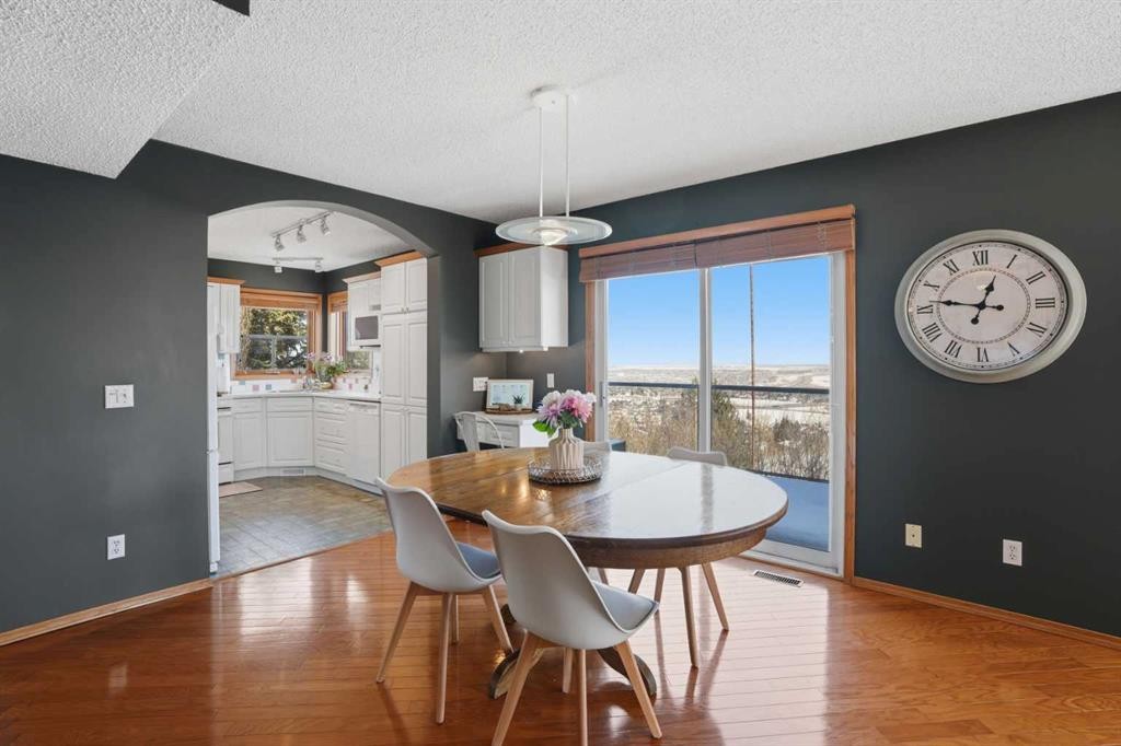 131 Edgebrook Circle Nw, Calgary, AB - Indoor Photo Showing Dining Room