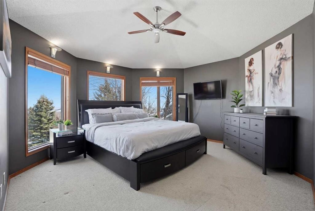 131 Edgebrook Circle Nw, Calgary, AB - Indoor Photo Showing Bedroom