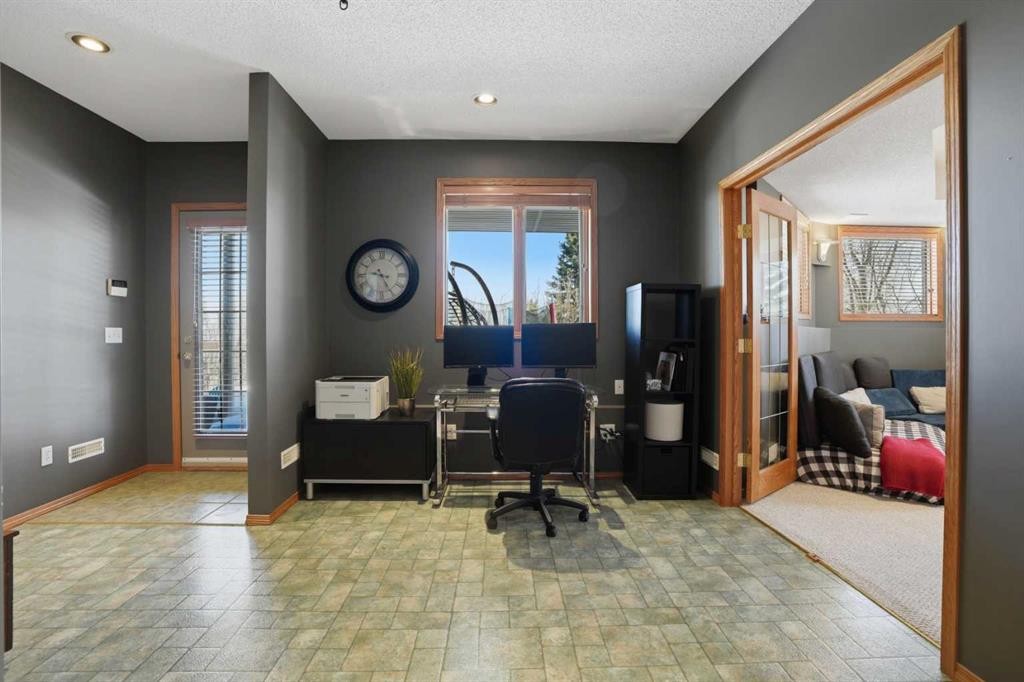 131 Edgebrook Circle Nw, Calgary, AB - Indoor Photo Showing Office