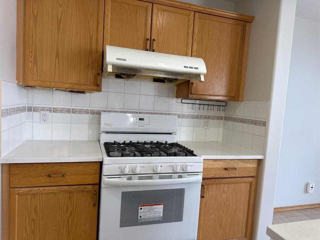 244 Los Alamos Place Ne, Calgary, AB - Indoor Photo Showing Kitchen