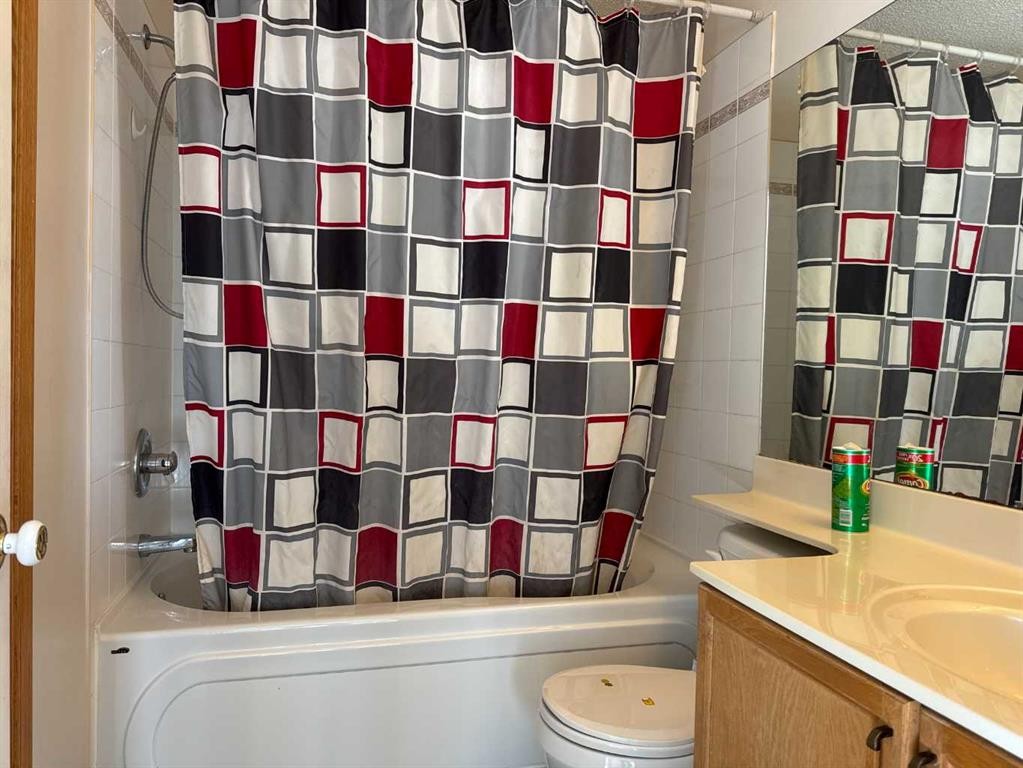 244 Los Alamos Place Ne, Calgary, AB - Indoor Photo Showing Bathroom