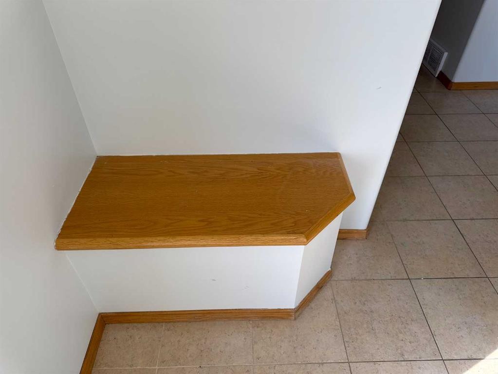 244 Los Alamos Place Ne, Calgary, AB - Indoor Photo Showing Other Room