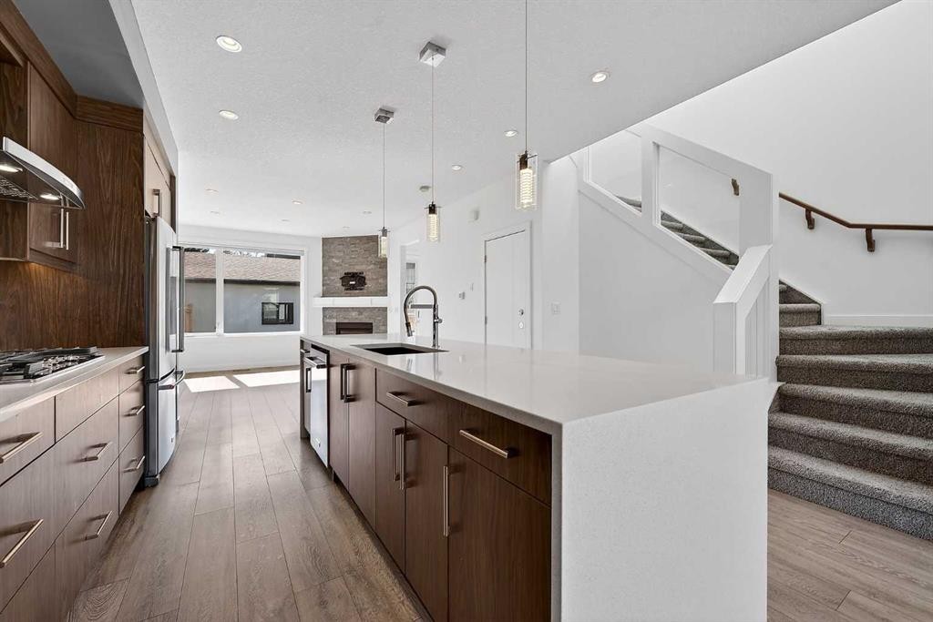 935 Regal Crescent Ne, Calgary, AB - Indoor Photo Showing Kitchen With Upgraded Kitchen