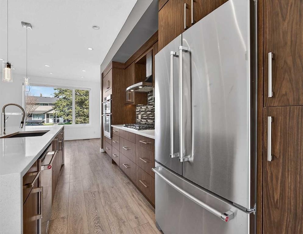 935 Regal Crescent Ne, Calgary, AB - Indoor Photo Showing Kitchen With Stainless Steel Kitchen With Upgraded Kitchen